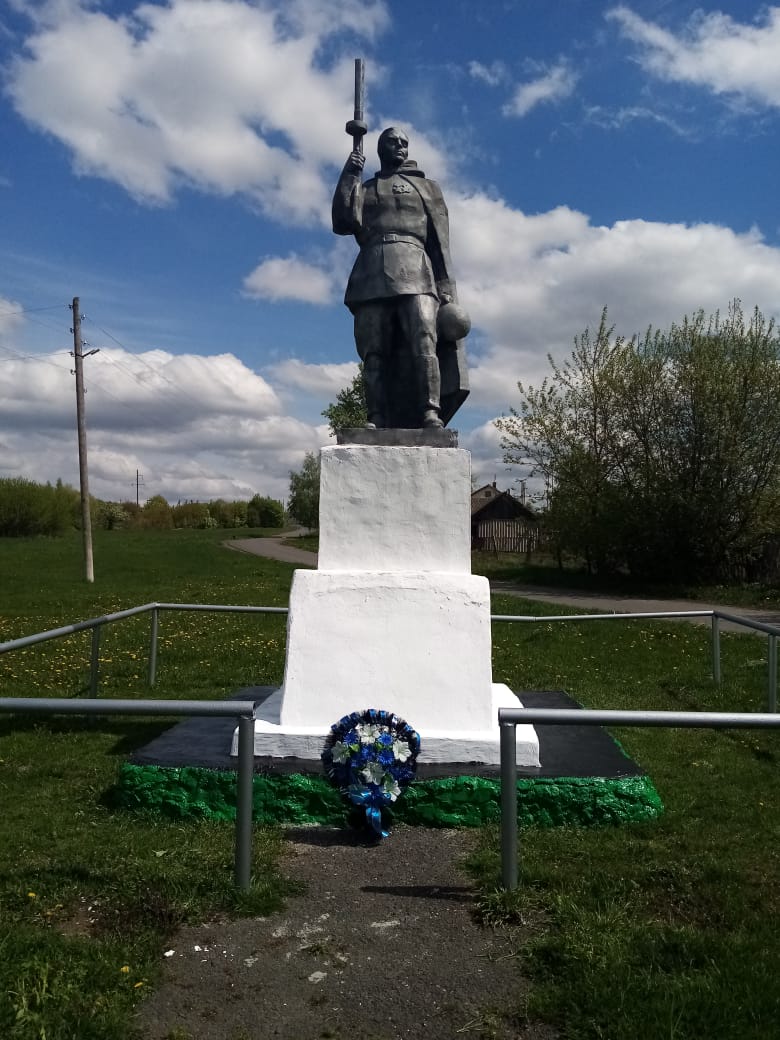 Памятник Советскому солдату с.Бобровка.
