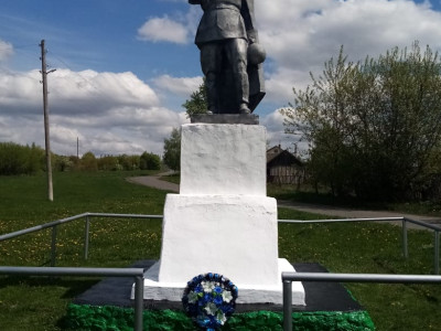 Памятник Советскому солдату с.Бобровка.